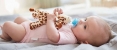 Пустушка Avent Ultra-Air, 0-6 мес, 1 шт + іграшка жирафа SCF348/11