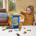 Игровой набор "Автомойка: Кормящие виражи" Hot Wheels