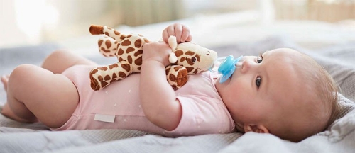 Пустушка Avent Ultra-Air, 0-6 мес, 1 шт + іграшка жирафа SCF348/11