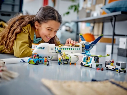 Конструктор LEGO City Пасажирський літак (60367)
