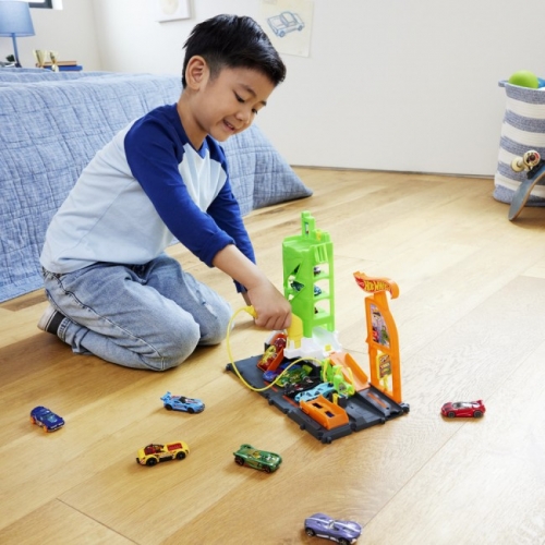 Ігровий набір "Заправна станція для суперзарядки" Hot Wheels