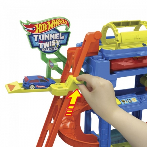 Игровой набор "Автомойка: Кормящие виражи" Hot Wheels